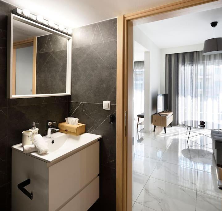 Twin Superior Suites เทสซาโลนิกิ ภายนอก รูปภาพ